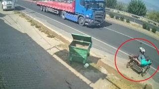 Çöp konteynerine çarptı, tırın altında kalmaktan saniyelerle kurtuldu