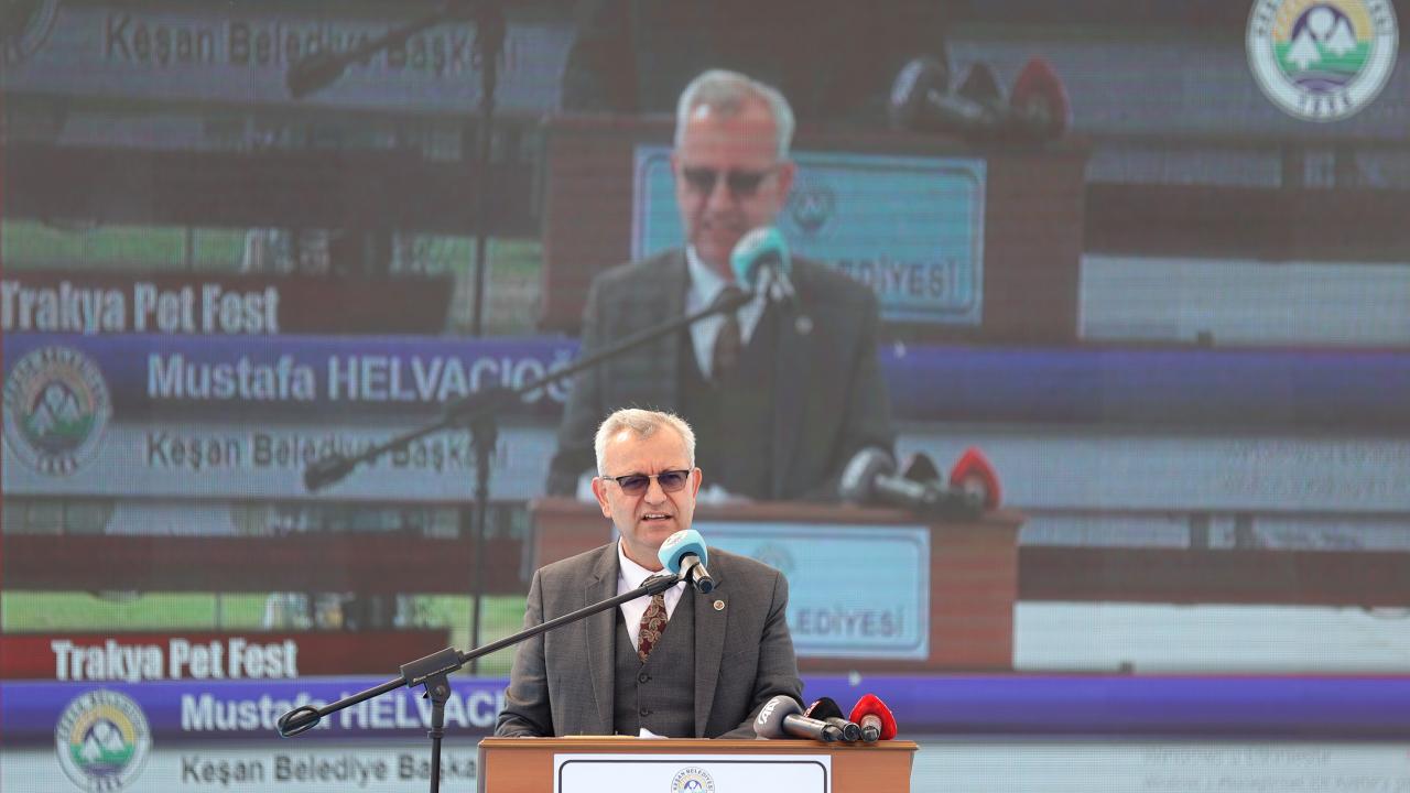 Bu düzenlemeyle hayvanların mal ya da eşya olarak gören anlayışı kaldırıp, "can" statüsüne kavuşturduklarını ifade eden Şentop, şunları kaydetti: