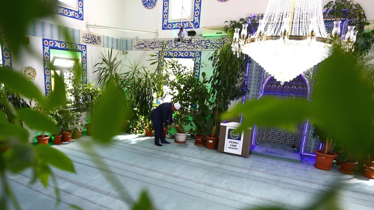 "Çiçeği seven çocuğun asla çevresine zararı olmaz"