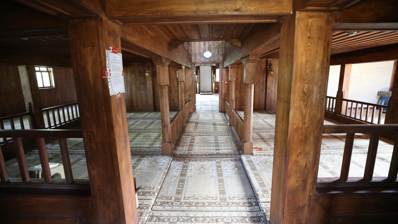 Çivisiz cami gelecek nesillere aktarılıyor