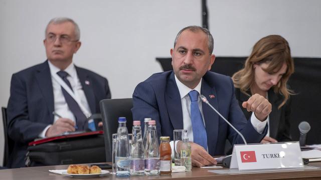 Bakan Gül: Yargıda dijitalleşme konusunda önceliğimiz insan onurunun korunması