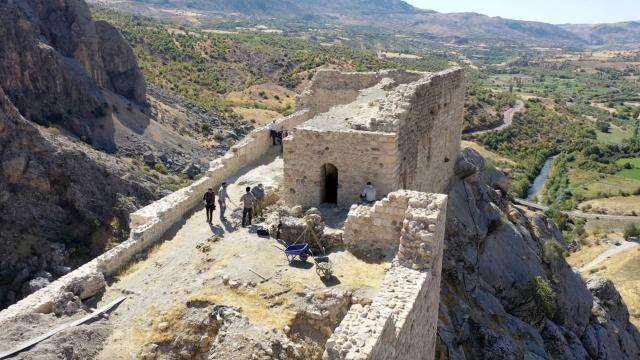 Eski Kahta Kalesinde kazı çalışmaları başladı