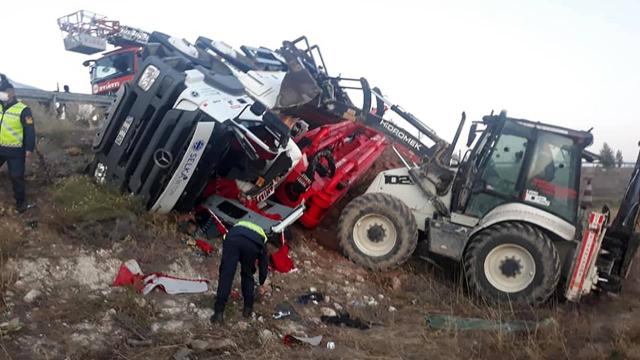 Beton mikseri devrildi: 1 ölü, 1 yaralı