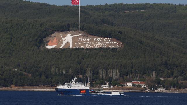 Rus Donanmasına ait tanker, Çanakkale Boğazından geçti
