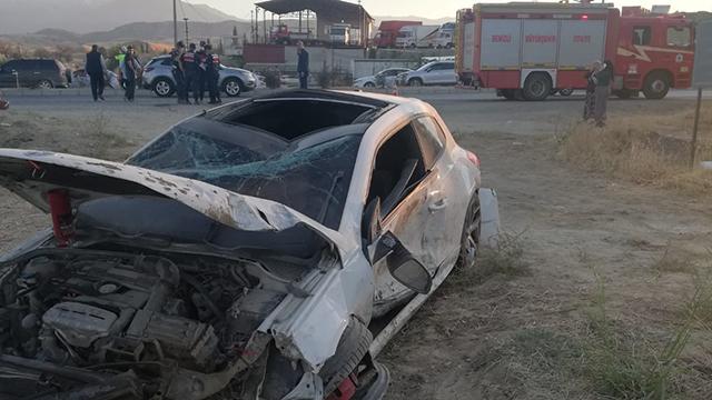 Denizlide şarampole devrilen otomobildeki 4 kişi yaralandı