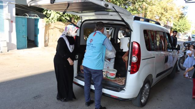 Din görevlisi ve eşi, çeyrek asırdır ihtiyaç sahiplerinin yüzünü güldürüyor