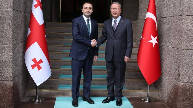 Bakan Akar, Gürcistan Başbakanı Garibaşvili ile görüştü