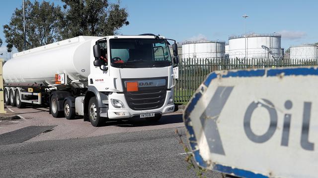 İngilterede yakıt krizi: 300 sürücüye vize verilecek