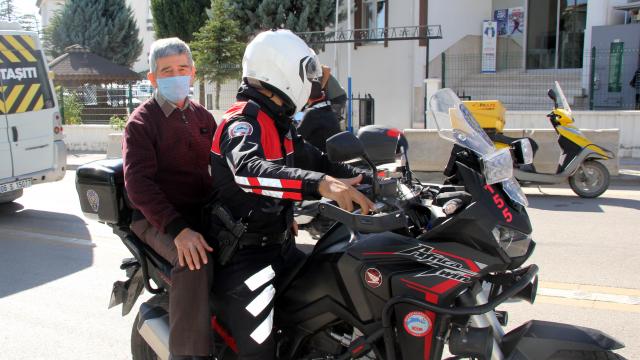 Şehit polisin ailesinden Beypazarı Motosikletli Polis Timi Amirliğine ziyaret