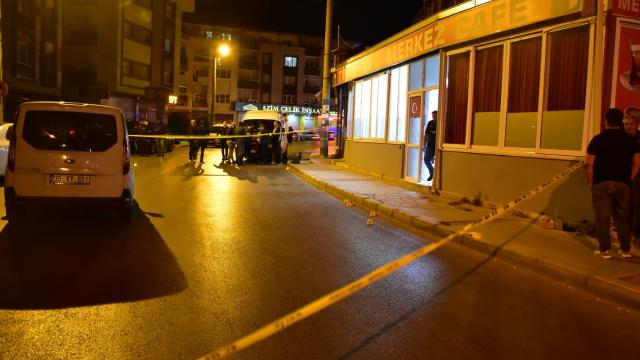 İzmirde kafeye silahlı saldırı