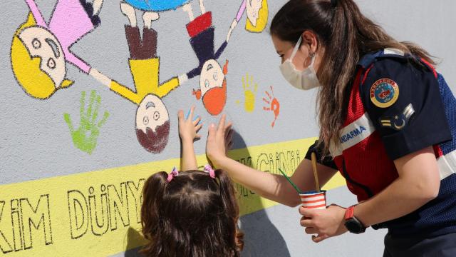 Elazığda jandarmadan "4 Ekim Dünya Çocuk Günü" etkinliği
