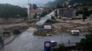 Sinop'ta sel felaketinin ardından köprü böyle yıkıldı