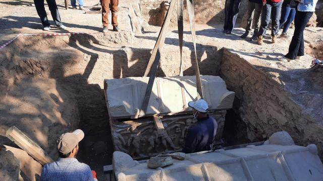 İznikte Hisardere kazılarında iki lahit bulundu