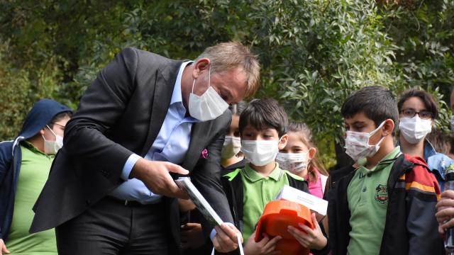 İyileşen yaban kuşları, Hayvanları Koruma Gününde çocukların ellerinden doğaya salındı