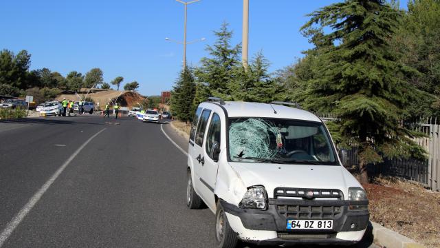 Uşakta okul yolunda hafif ticari aracın çarptığı lise öğrencisi öldü