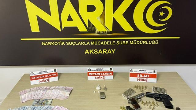 Aksarayda uyuşturucu sattıkları iddia edilen 3 şüpheli tutuklandı