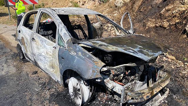 Anamurda seyir halinde alev alan otomobil kullanılamaz hale geldi