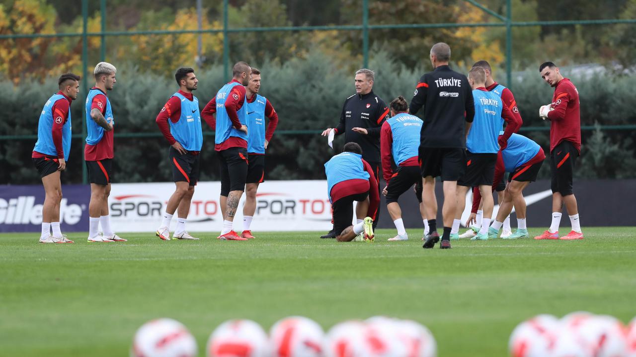 Daha sonra ise pas ve şut çalışması ile geçiş oyunları üzerinde duruldu. 