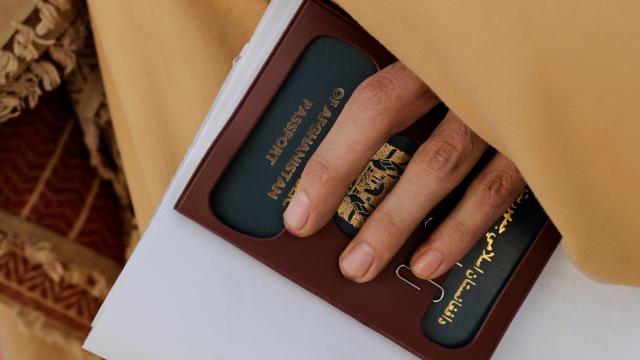 Taliban yönetimi pasaport dağıtımına yeniden başladı