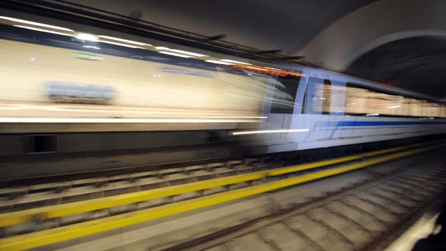 Cezayirdeki metro Fransız ortak olmadan faaliyete geçti