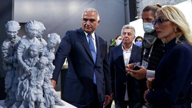 Bakan Ersoy, 16. Contemporary Istanbulu ziyaret etti