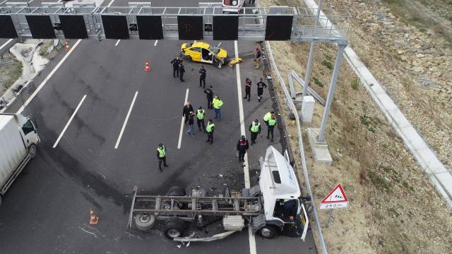 Kuzey Marmara Otoyolunda trafik kazası: 2 ölü, 1 yaralı