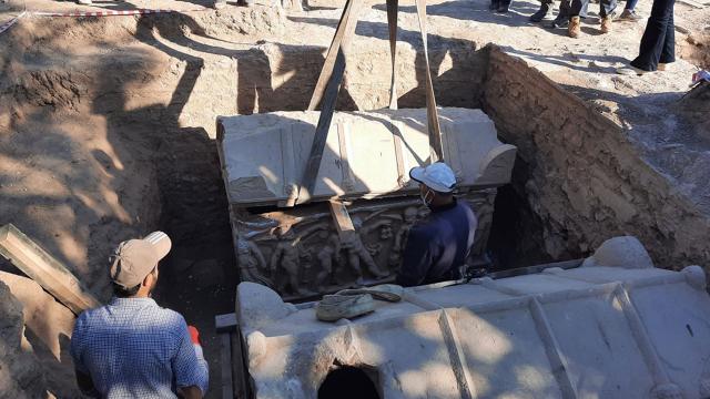 İznikte nekropol kazısı: Mumyalanmış 3 iskelet bulundu