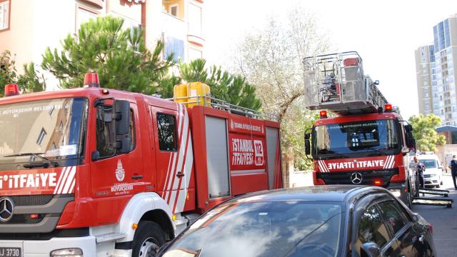 Kartalda bir evde yangın: 6 kişi dumandan etkilendi