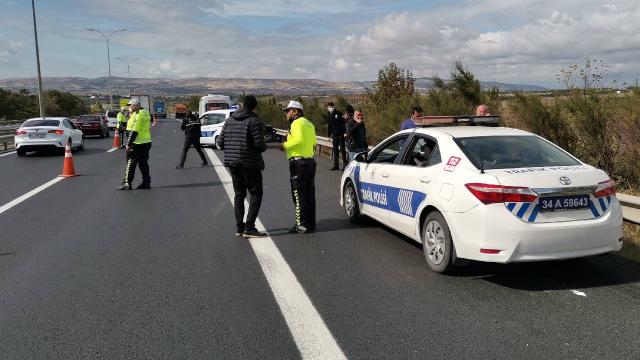 Kaza tutanağı hazırlanırken kamyonun altında kalan doktor öldü