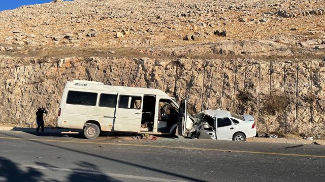Otomobil ile minibüs çarpıştı: 1 ölü
