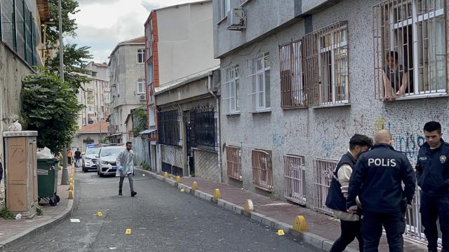 Fatihte iki grup arasında yaşanan silahlı kavgada 3 kişi yaralandı