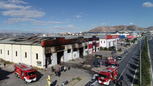 Kayseri OSBde çıkan yangında 2 fabrikada hasar oluştu