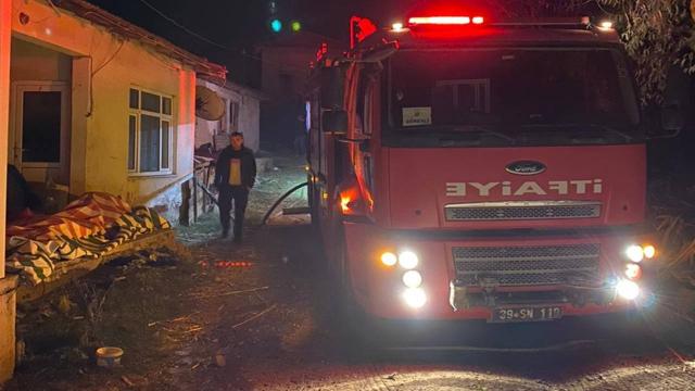 Salça hazırlamak için yakılan ateş iki evin yanmasına neden oldu