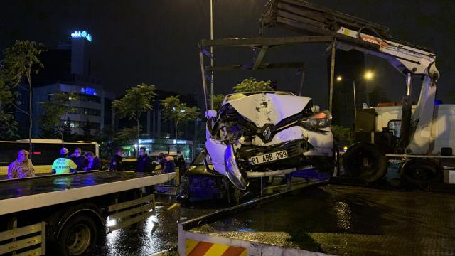İstanbulda zincirleme kaza: 4 yaralı