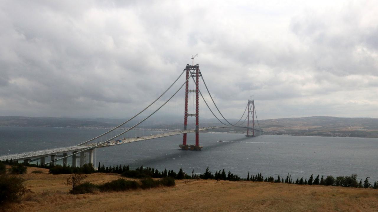 "Biri savaşın, diğeri barışın köprüsü"