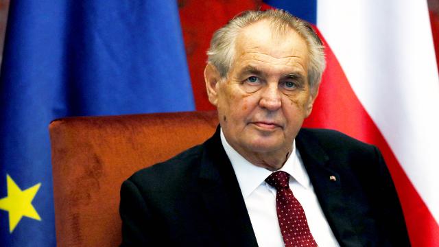 Çekya Devlet Başkanı Zeman seçimden bir gün sonra hastaneye kaldırıldı