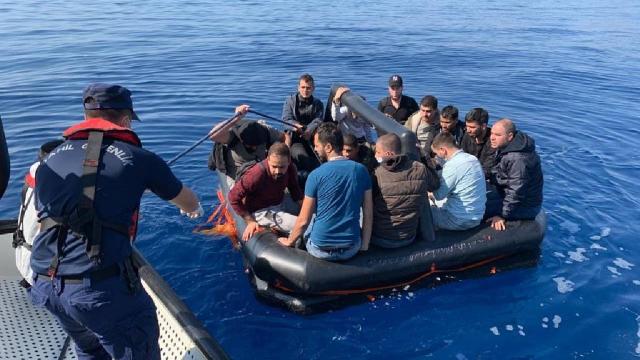 Yunanistanın ölüme terk ettiği 75 düzensiz göçmen kurtarıldı
