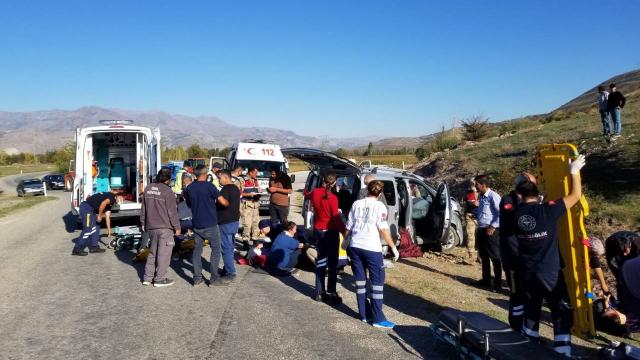 Erzincanda trafik kazası: 8 yaralı