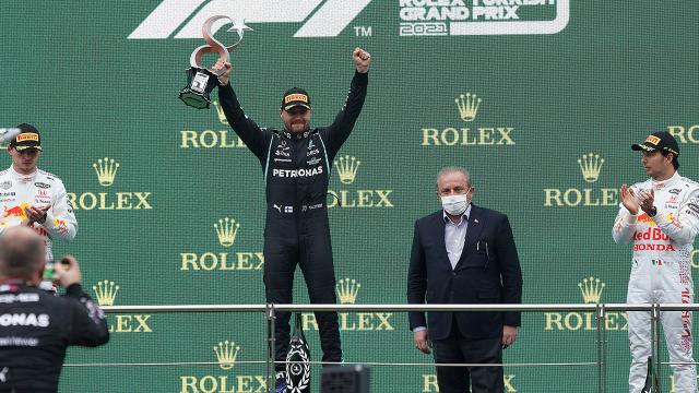 Valtteri Bottas kupasını aldı