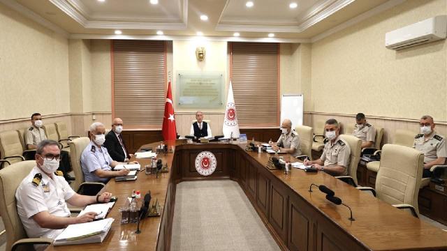 Bakan Akardan birlik komutanları ile video konferans toplantısı