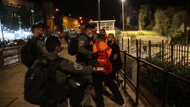 İsrail polisi Filistinli gençlere müdahale etti