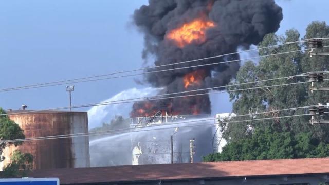 Lübnandaki petrol tesisi yangınında 250 bin litre benzin yandı