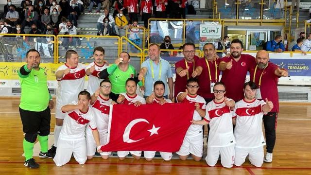Özel sporcularımız yurda döndü