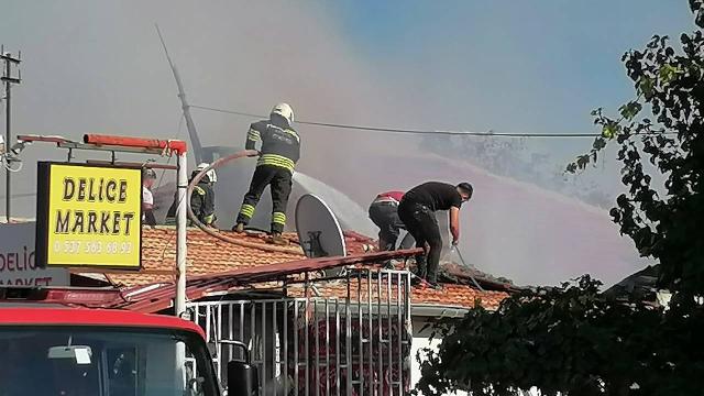 Konyada markette çıkan yangın söndürüldü
