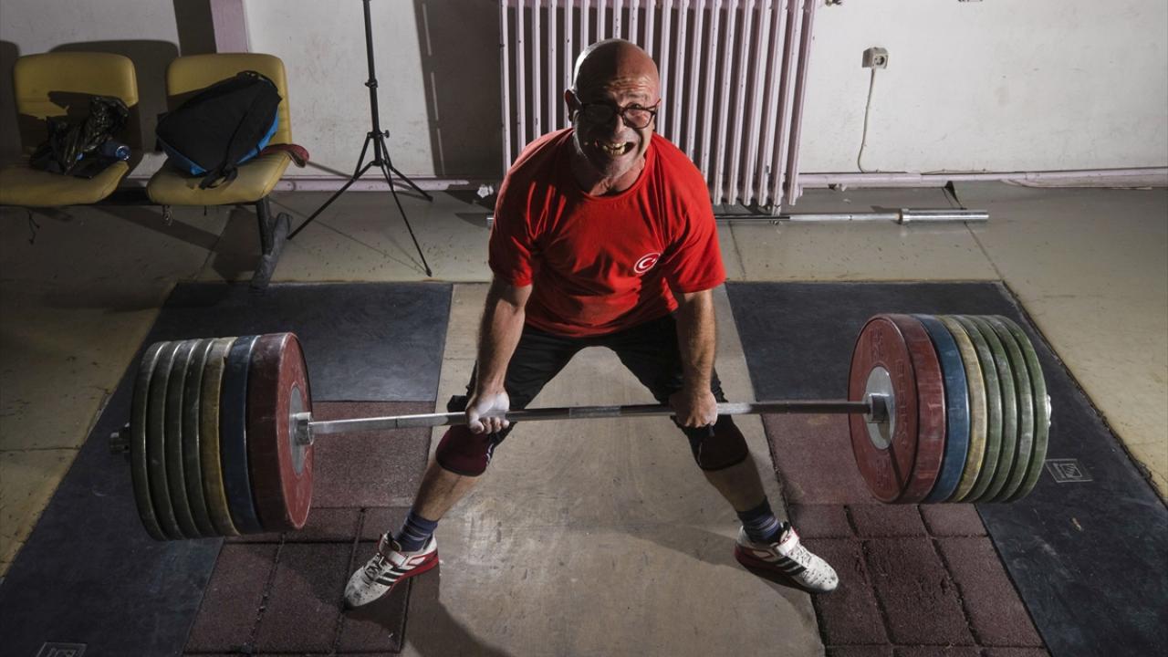 "Bayrağımızı dalgalandırmak benim için en büyük ödül"