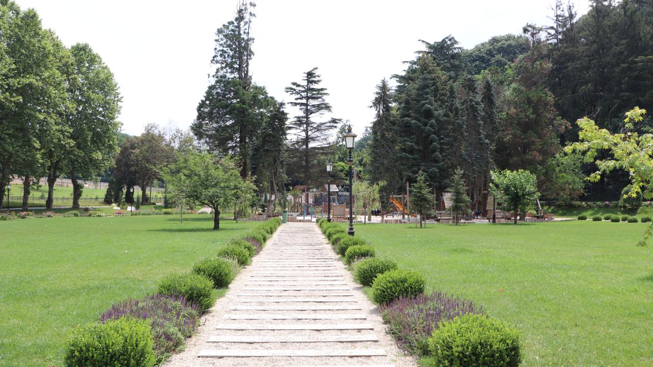 Botanik müze olma özelliği de taşıyor