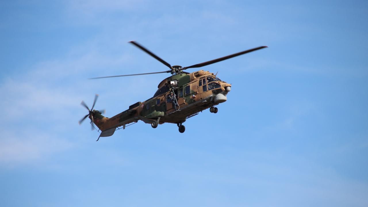 Olay yerine ilk giden itfaiye ekiplerini paletli araçlarla takip eden UMKE personeli, enkaza ulaştı. 