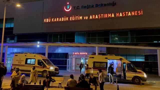 Karabükte devrilen otomobildeki 2 kişi yaralandı