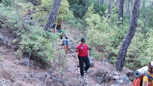 Kemerdeki orman yangını nedeniyle Likya Yolundaki turistler tahliye edildi