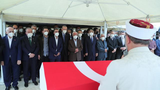 Cumhurbaşkanı Erdoğan, İsmet Uçmanın cenazesine katıldı